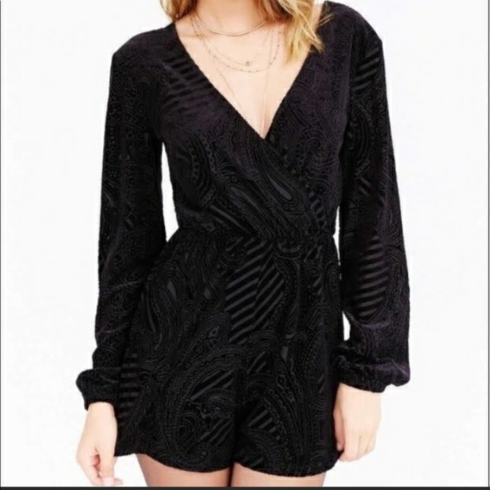Ecoté Velvet Long Sleeve Black Romper XS